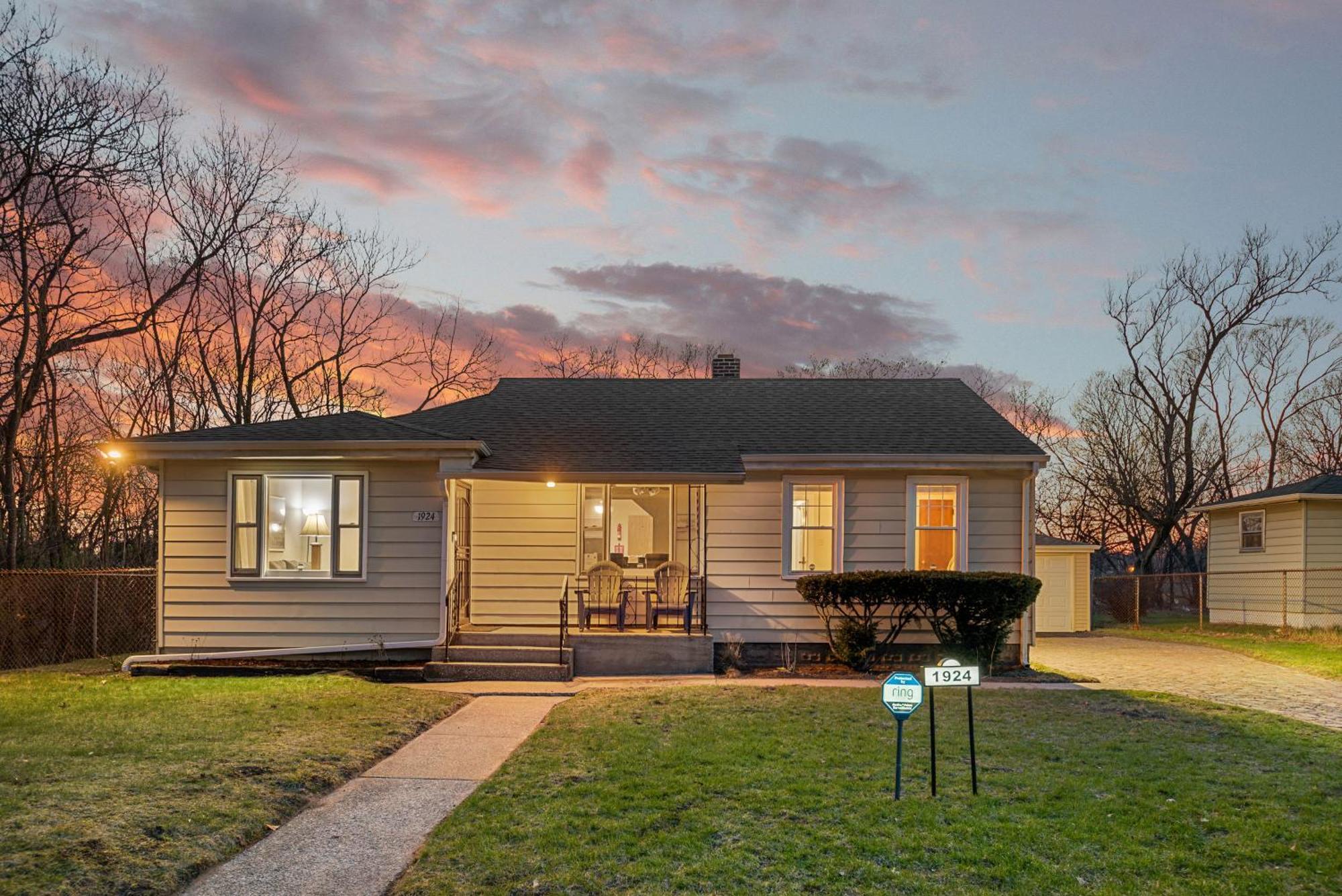 The Young'S - Northern Indiana Gary Exterior foto